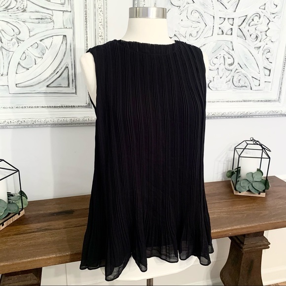 Club Monaco Pleated Georgette Swing Top in Black - Picture 6 of 8